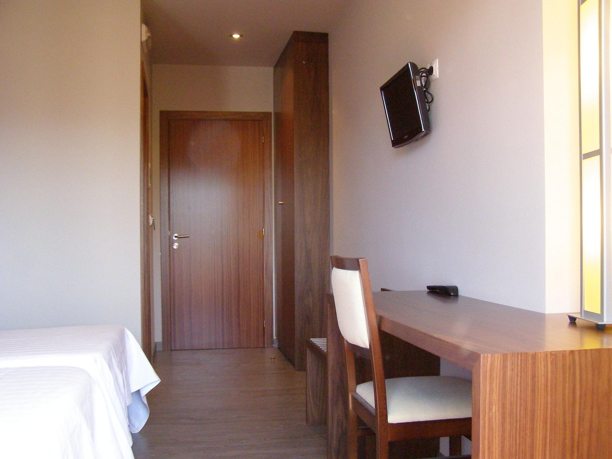 Hotel Corona De Galicia Valga Exterior photo