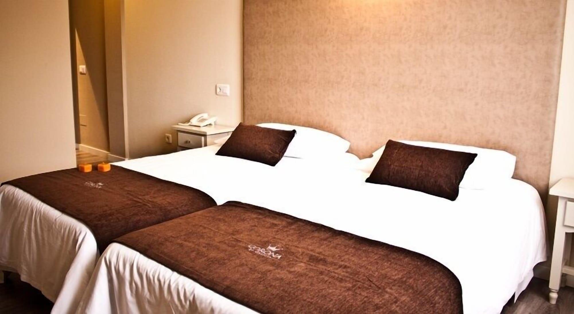 Hotel Corona De Galicia Valga Exterior photo
