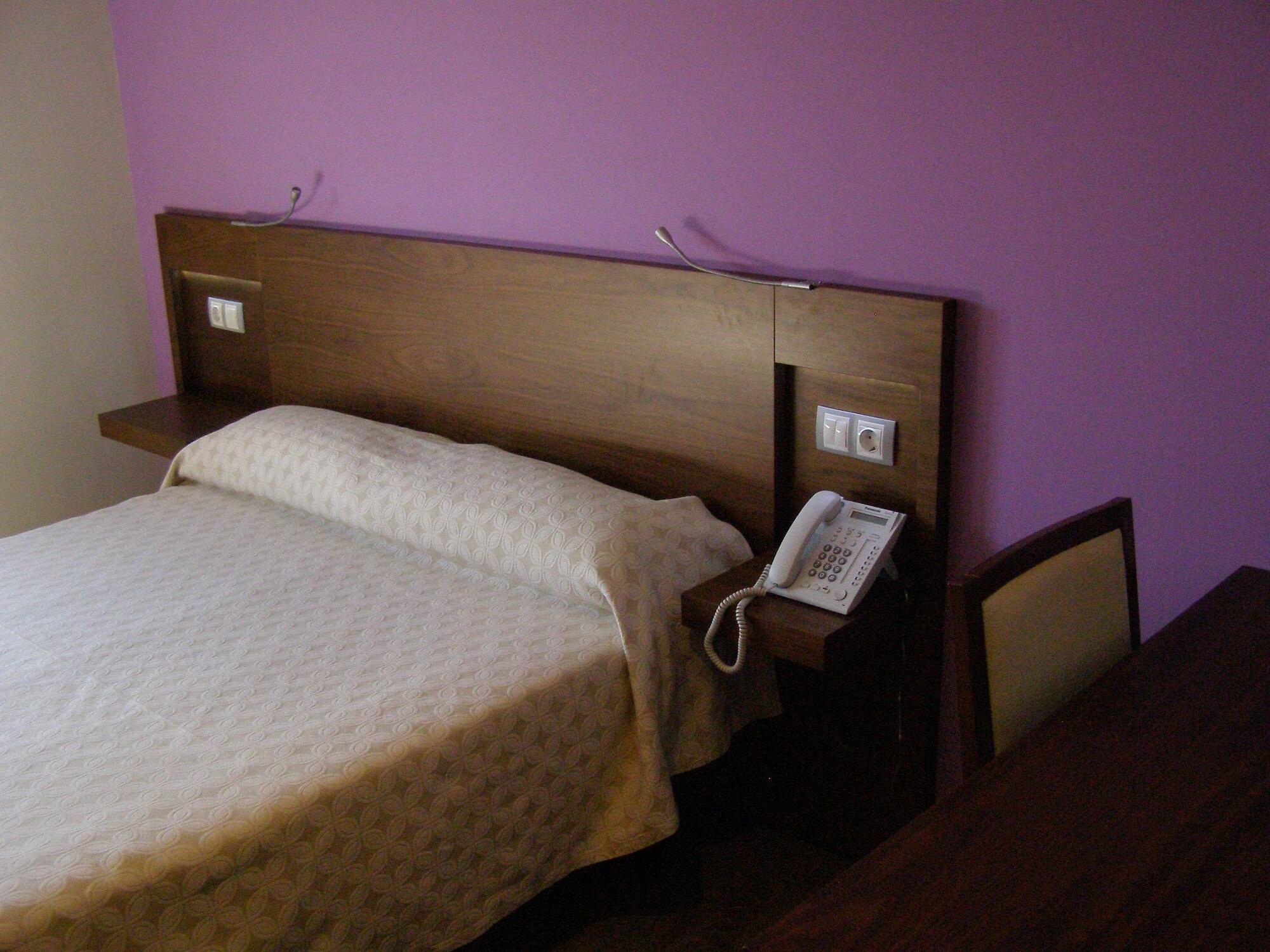 Hotel Corona De Galicia Valga Exterior photo